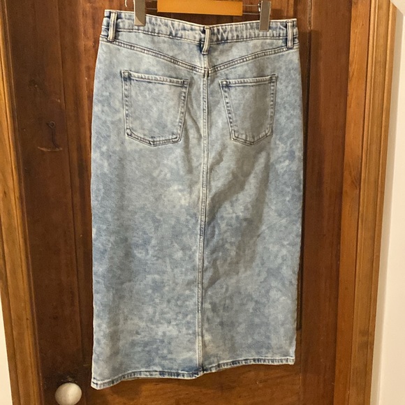 R jeans , size 31 waist, Jean, front slit, four pockets - Picture 2 of 4